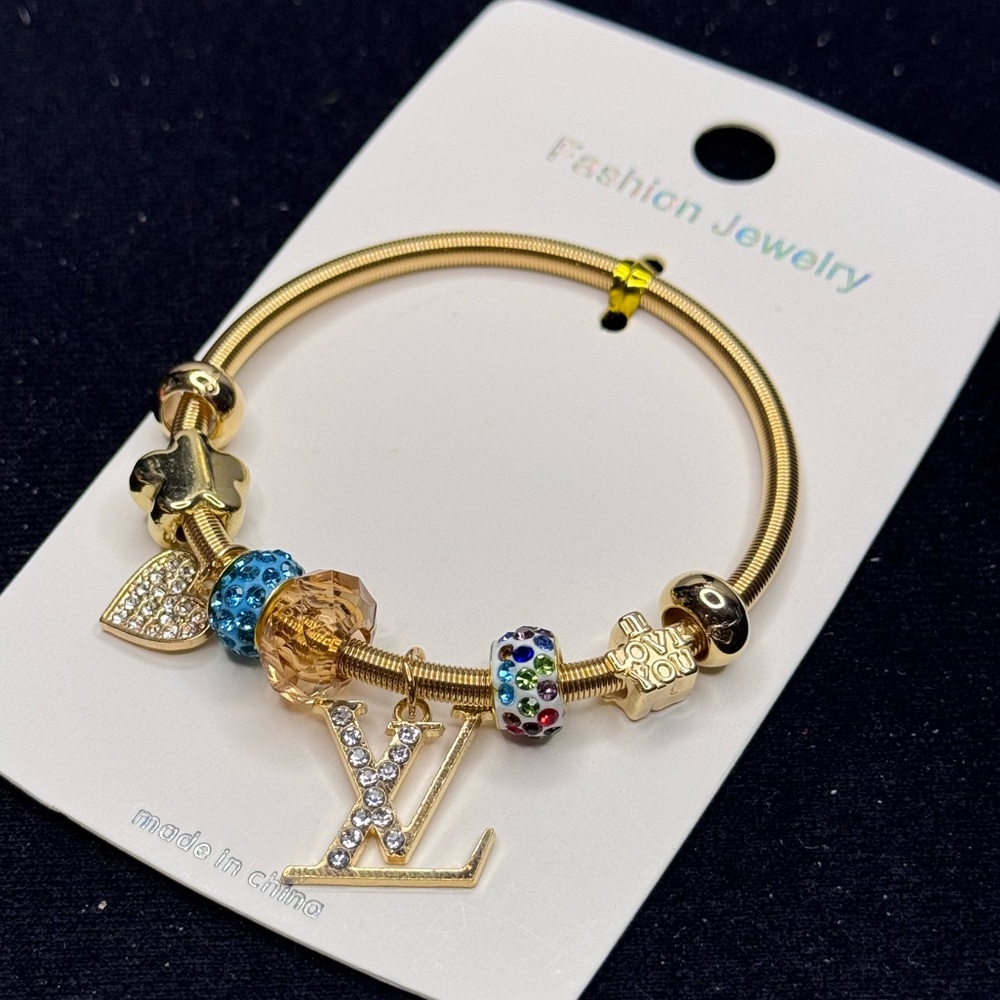 Fashion Jewelry Gold Tone Sparkling Heart
Charm Stretch Bracelet Blue Multi